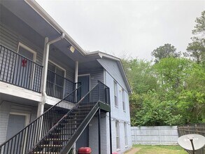 Building Photo - 7201 Hallshire Dr