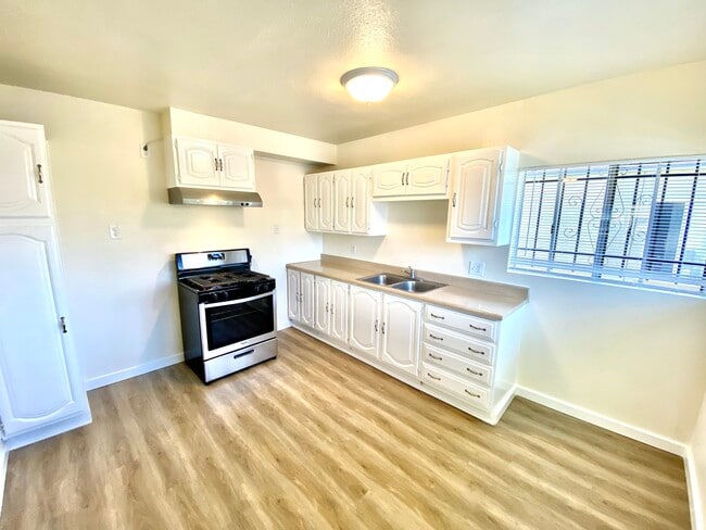 Photo - 1530 Locust Ave- Apartment