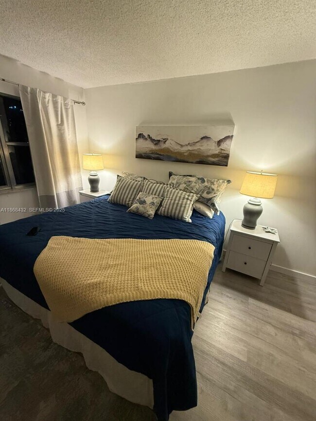 Building Photo - 401 Golden Isles Dr