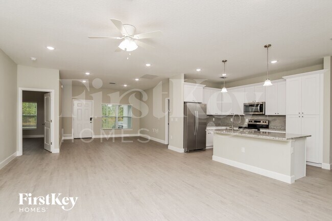 Building Photo - 124 Lamarque St