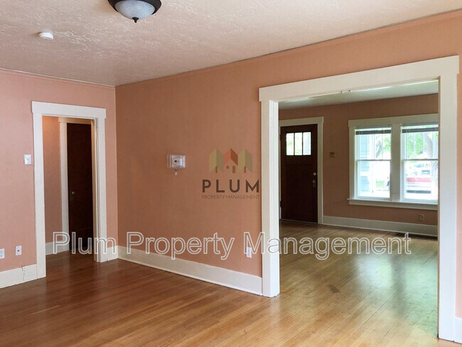Building Photo - 527 Eddy Ave