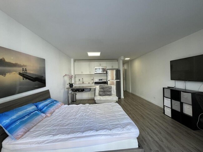 Building Photo - 2345 Ala Wai Blvd #804