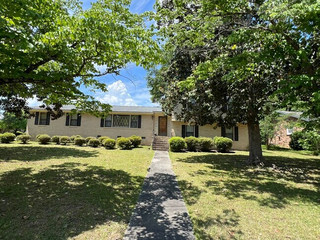 Building Photo - 905 Walters Ln