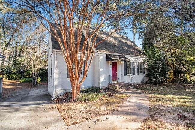 Building Photo - 3 bedroom 2 bathroom house