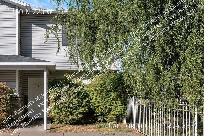 Building Photo - Charming 2 Bed, 2 Bath Home with Versatile...