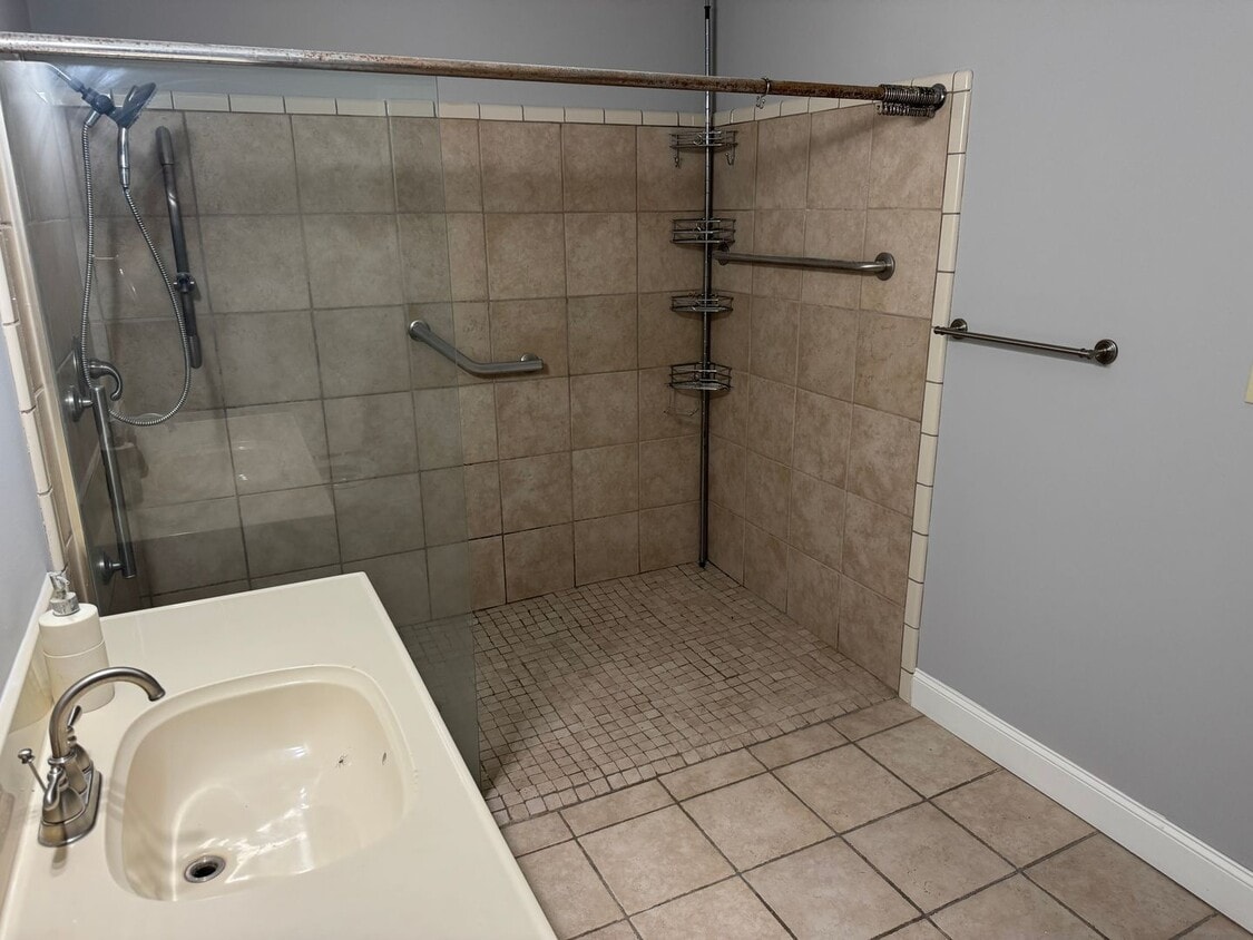 Building Photo - 4bed/3bath 3.5 Acres Just Outside the Sena...