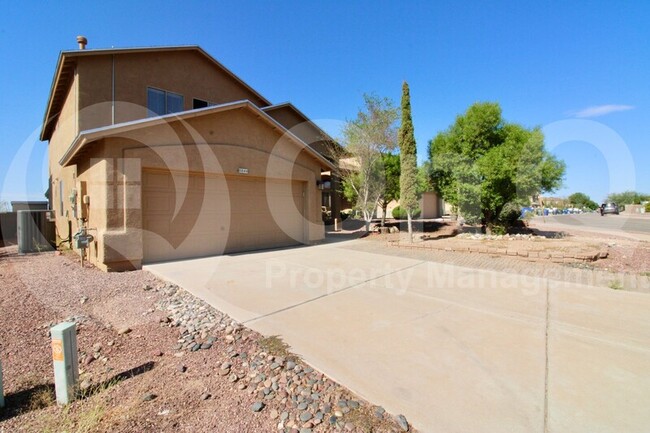 Foto del edificio - 8844 E Meadow Spring Pl