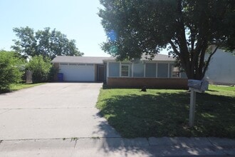 Building Photo - 1503 Shamrock St