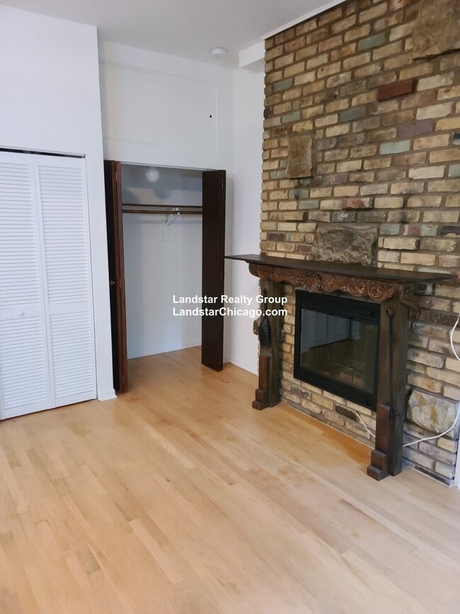 Building Photo - 650 W Briar Pl