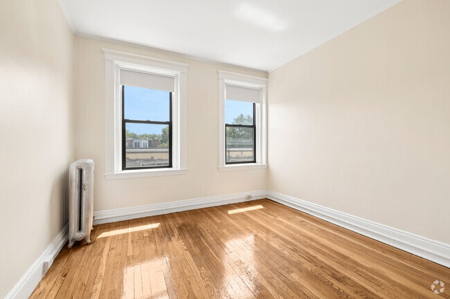 1BR, 1BA - 500SF - Living Room - Commonwealth Apartments