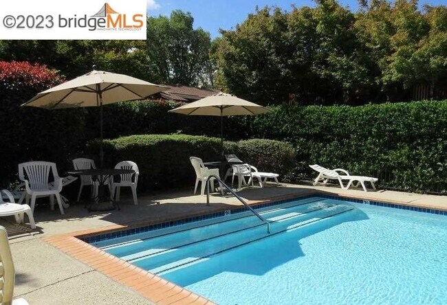 Foto del edificio - 1455 Latour Ln
