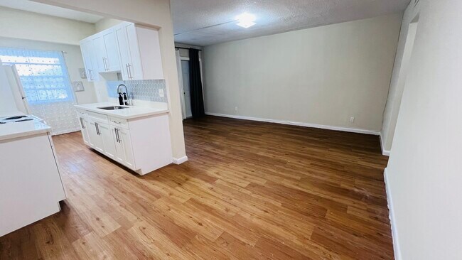 Foto del edificio - 1100 NE 1st Ct