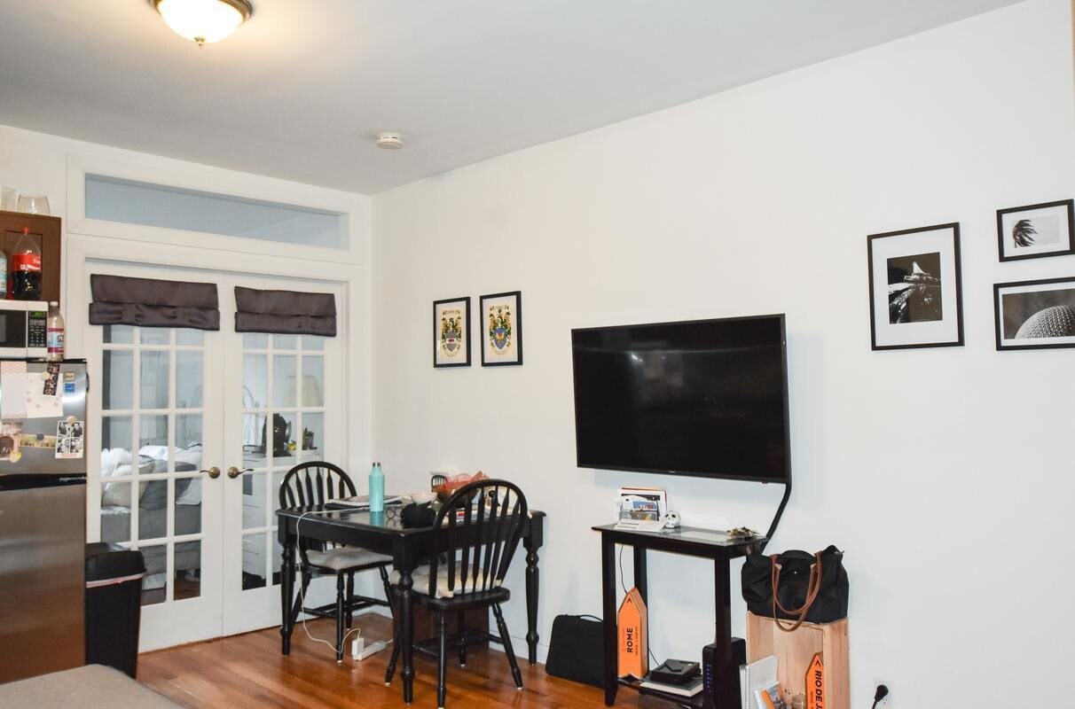 Primary Photo - 240 E 70th St