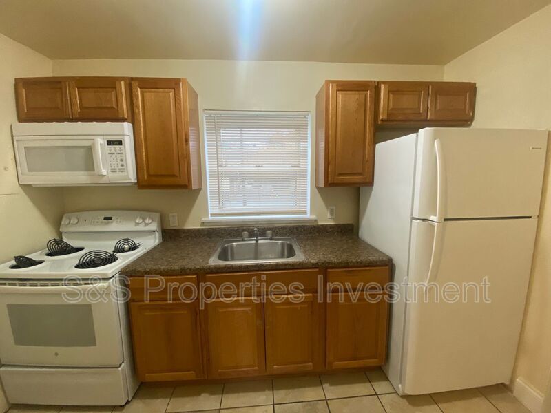 Primary Photo - 2600 Green St