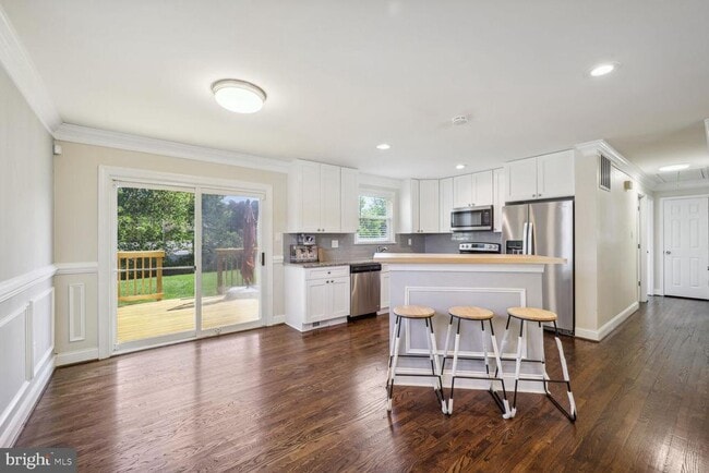 Foto del edificio - 9708 Glen View Dr