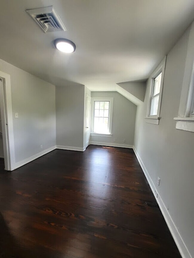 Building Photo - 980 Harte Dr SW