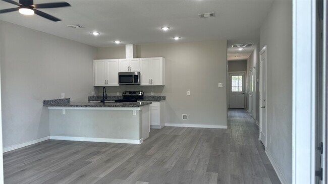 Foto del edificio - 24735 Waterford St