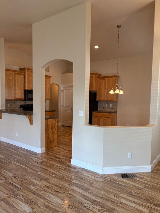 Foto del edificio - 4694 N Maplestone Ave