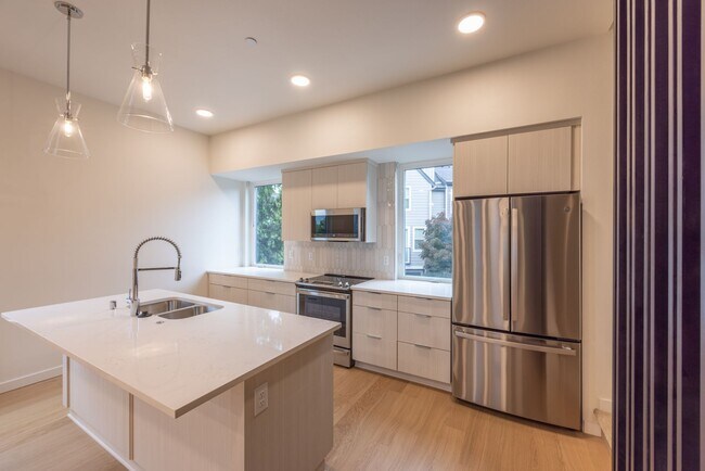 Foto del edificio - Riverside Townhomes - Waterfront Living in Vancouver