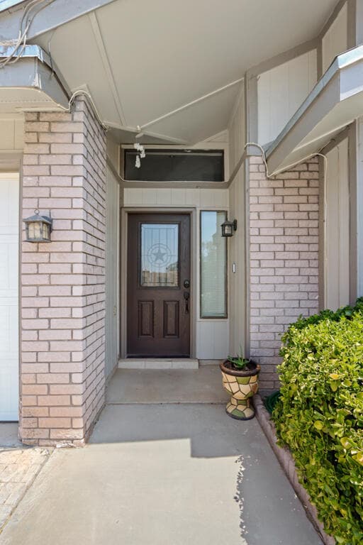 Building Photo - 10901 Highwood Way