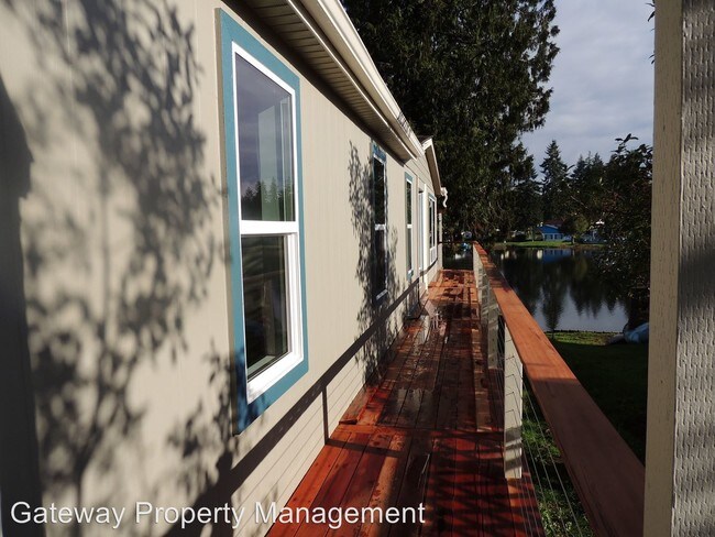 Building Photo - 1280 SE Crescent Dr