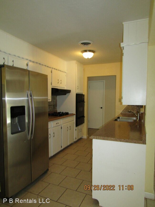 Building Photo - 3 br, 2 bath House - 5702 NW Cedarwood Drive