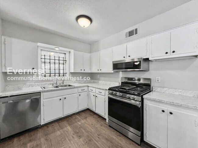 Foto del edificio - 3484 Naylor Dr