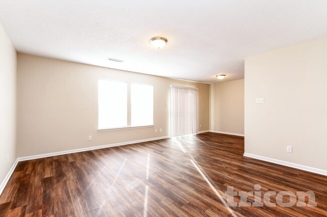 Foto del edificio - 10975 Walnut Grove Bend