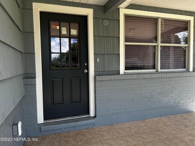 Building Photo - 6765 Snow White Dr