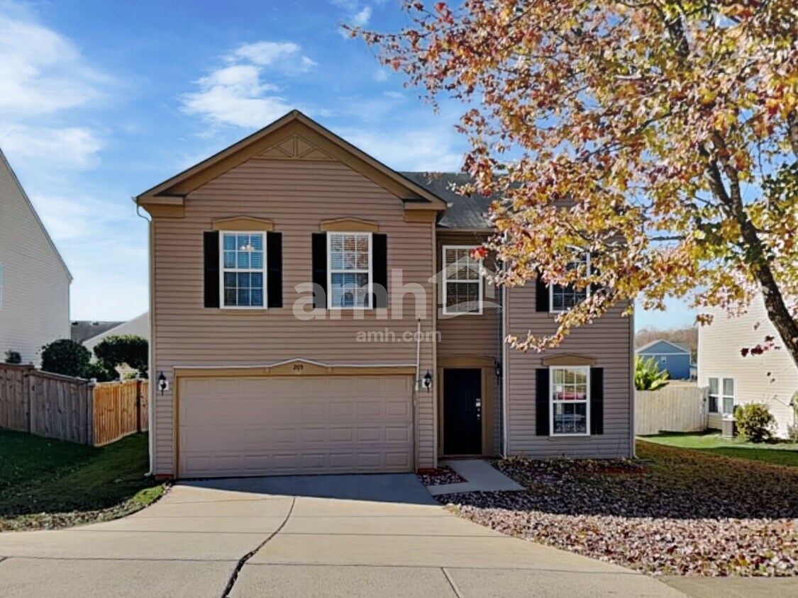 Foto principal - 205 Farm Springs Rd