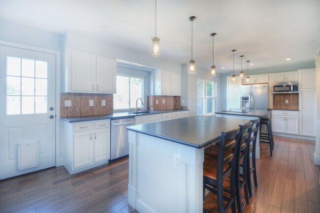 Foto del edificio - 1276 Canoe Creek Dr N