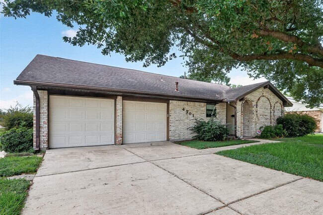 Foto del edificio - 4701 Crepe Myrtle Ln