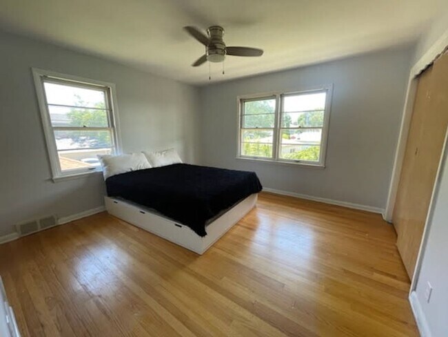 Foto del edificio - 4338 N Sheffield Ave