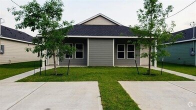 Building Photo - 419 E Avenue G