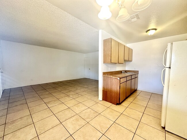 Building Photo - 2 Bedroom with Private Backyard! Off Stree...