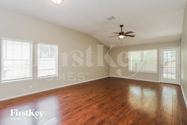 Foto del edificio - 5102 Roan Brook