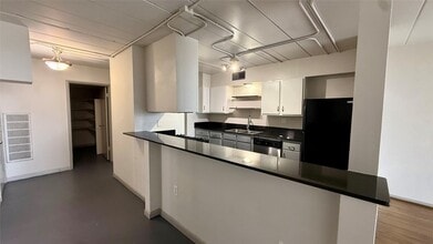 Building Photo - 5400 Memorial Dr