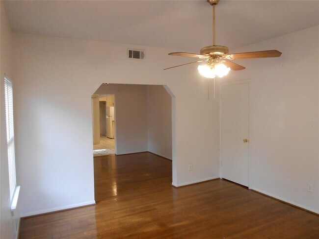 Building Photo - 1226 W Gray St