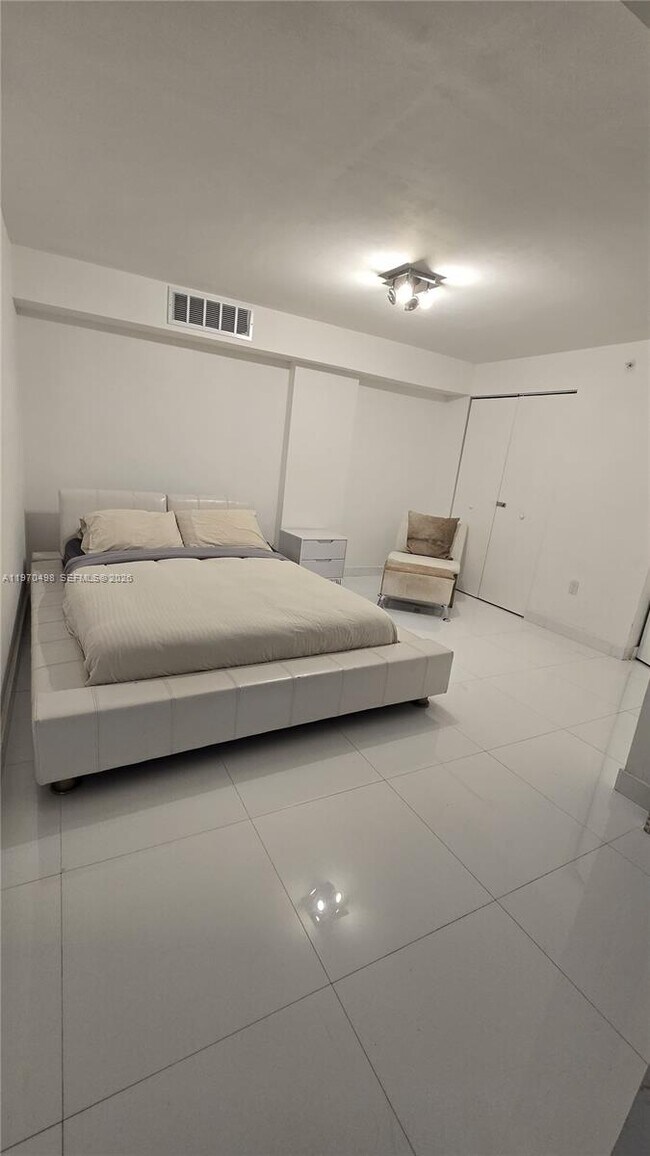 Building Photo - 9195 Collins Ave