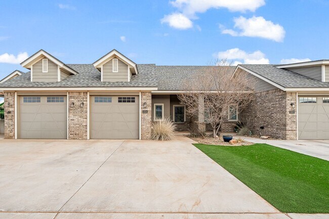 Foto del edificio - Modern Two Bedroom Townhome In Cooper!