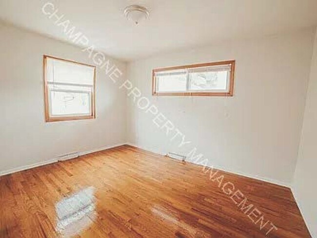 Building Photo - Voucher Accepting Updated Single Family Home