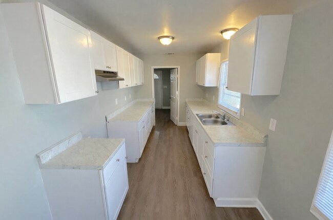 Building Photo - 3659 Kimball Ave