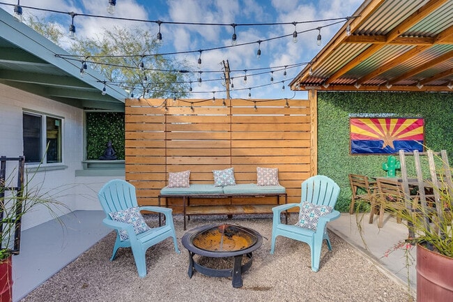 Building Photo - Chic Duplex in Tucson 1 of 2