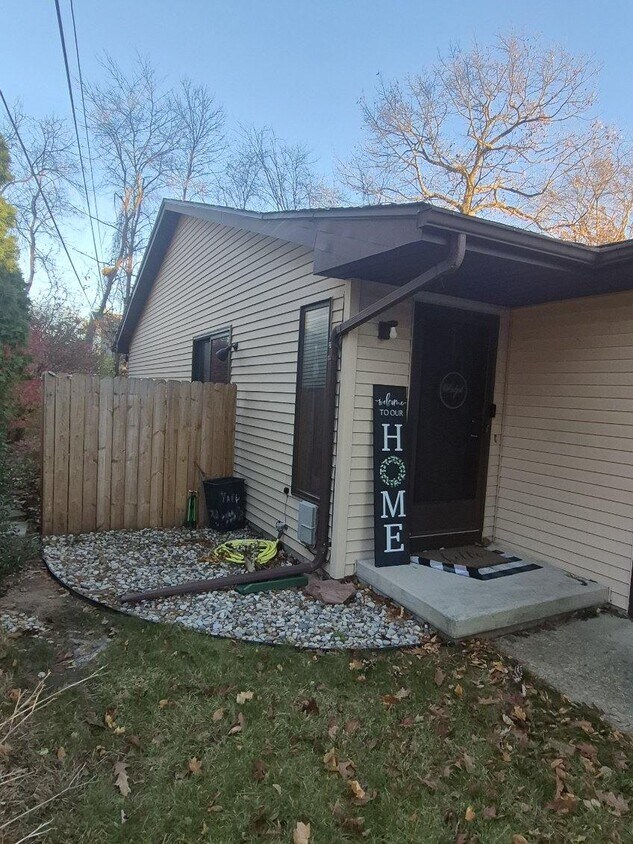 Foto principal - 4908 Russell St