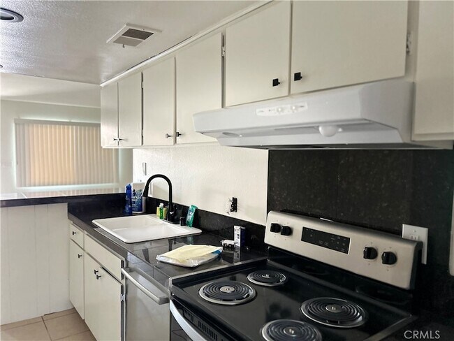 Building Photo - 74443 Driftwood Dr