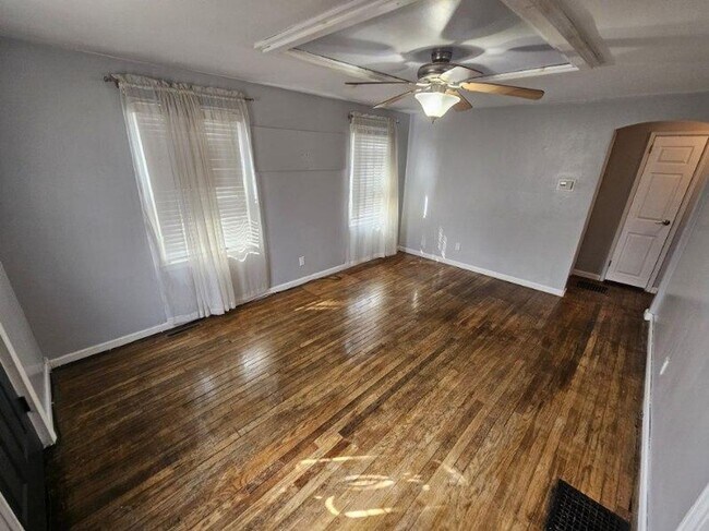 Building Photo - Beautiful Home