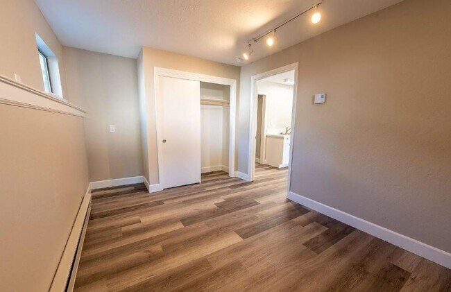 Building Photo - 1449 Hillside Dr