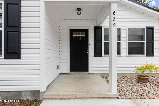 Foto del edificio - 629 Walnut Dr