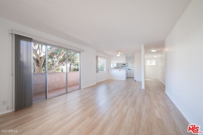 Building Photo - 2 br, 2 bath Condo - 1028 7th St Apt 201