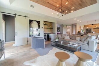 Building Photo - 11829 Pebblewood Dr